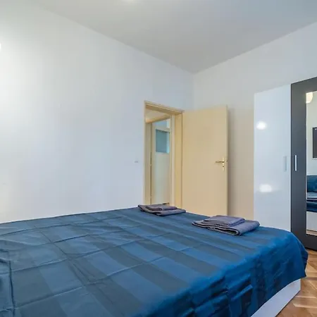 Modern And Calm 2bdrm In Centre Apartment Sofia