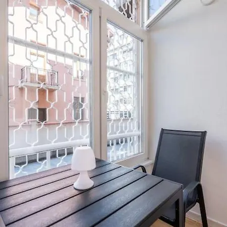 Apartment Modern And Calm 2bdrm In Centre