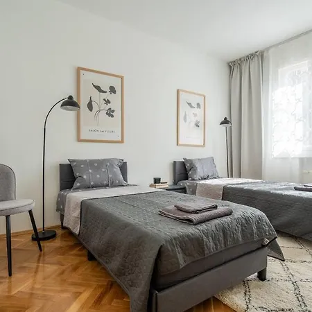 Modern And Calm 2bdrm In Centre Apartment Sofia