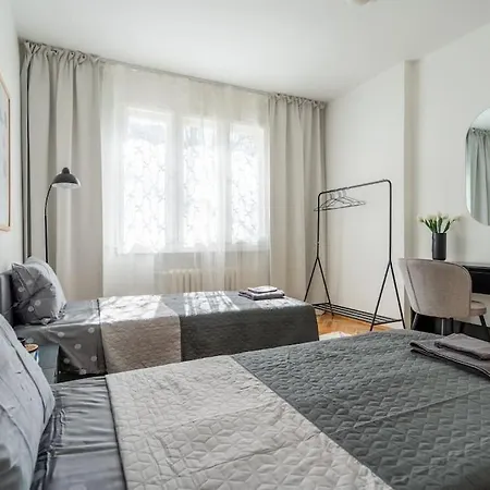 Modern And Calm 2bdrm In Centre Sofia