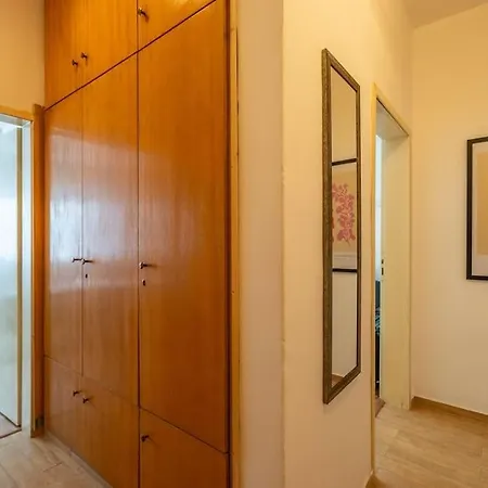 Modern And Calm 2bdrm In Centre