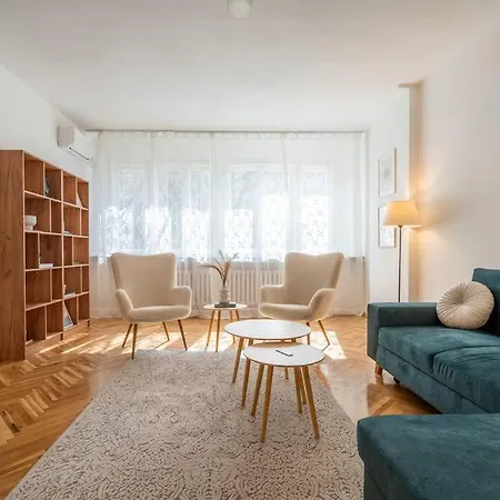 Modern And Calm 2bdrm In Centre Apartment Sofia