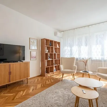 Apartment Modern And Calm 2bdrm In Centre Sofia