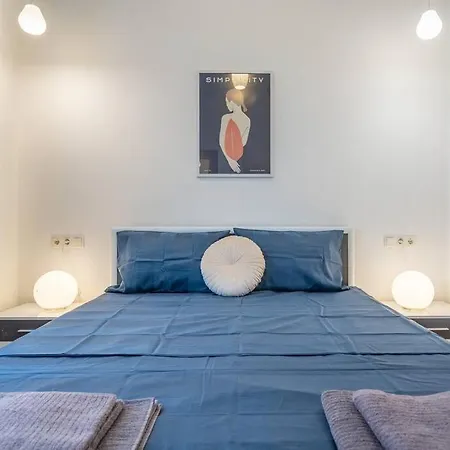 Modern And Calm 2bdrm In Centre