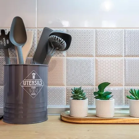 Modern And Calm 2bdrm In Centre *