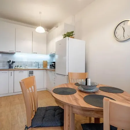 Modern And Calm 2bdrm In Centre *