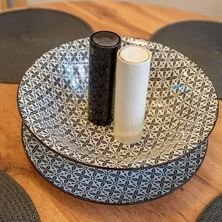 Modern And Calm 2bdrm In Centre *