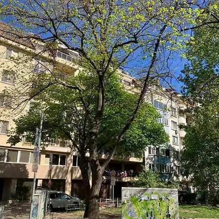 Modern And Calm 2bdrm In Centre