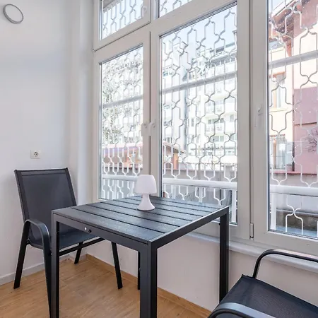Modern And Calm 2bdrm In Centre Sofia