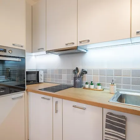 Modern And Calm 2bdrm In Centre Sofia
