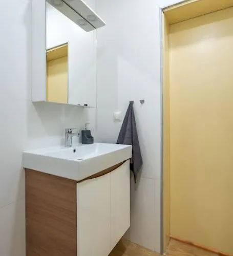 Modern And Calm 2bdrm In Centre * ソフィア