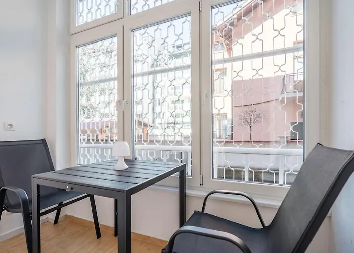 Modern And Calm 2bdrm In Centre アパート