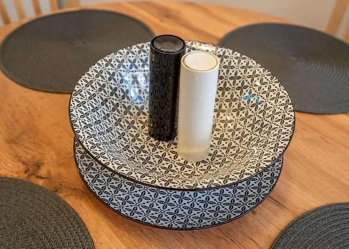 Modern And Calm 2bdrm In Centre *