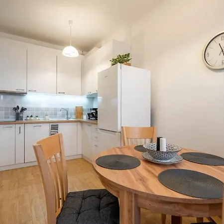 Modern And Calm 2bdrm In Centre דירה