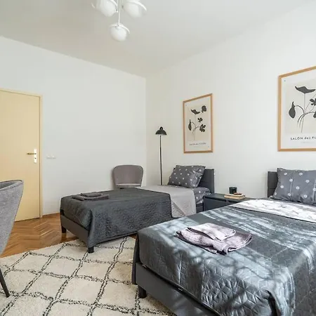 Modern And Calm 2bdrm In Centre דירה *