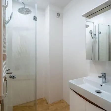 דירה Modern And Calm 2bdrm In Centre *